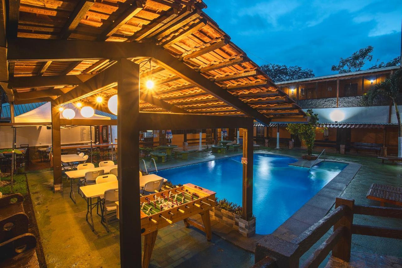 Hotel La Hacienda Quesada  Buitenkant foto