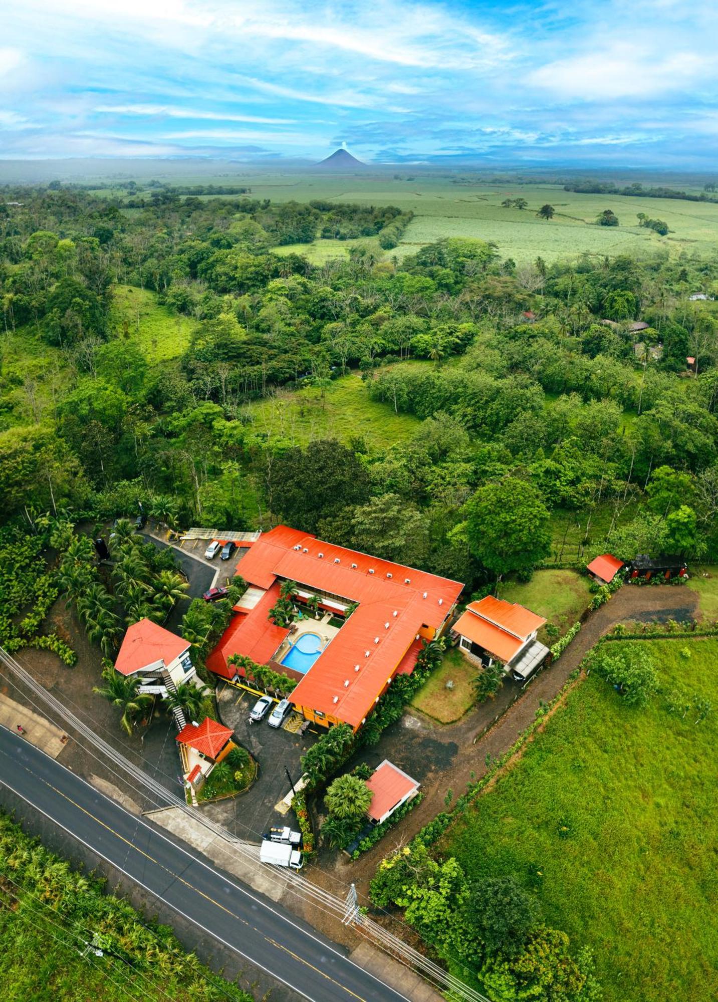 Hotel La Hacienda Quesada  Buitenkant foto